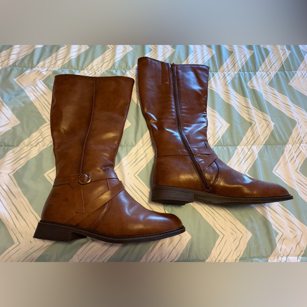 Wide Calf brown knee high boots. Worn handful times.